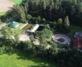Bild: bey
Die Parksteiner Kläranlage erhält im Zuge der Ertüchtigung ein völlig neues Aussehen. Die Erweiterung erfolgt auf der Grünfläche (unterer Bildrand).