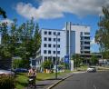 Bild: Florian Miedl/fph
Von außen wirkt das Klinikum Fichtelgebirge wie immer – ob in Marktredwitz (Foto) oder in Selb. Aber weil der Verdacht auf Betrug im Raum steht, macht sich Unruhe breit.