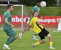 Bild: Hubert Ziegler
Die DJK Gebenbach besiegte jüngst in einem Testspiel den FC Amberg mit 3:0. Gut möglich, dass beide Mannschaften auch beim Turnier in Ursulapoppenricht im Finale aufeinandertreffen. In dieser Szene behauptet sich Noah Majdic (rechts) vom FC Amberg gegen den Gebenbacher Jan Fischer.