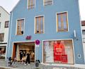 Bild: Thomas Dobler
H&M hat angekündigt, seine Filiale am Schwandorfer Marktplatz aus „wirtschaftlichen Gründen“ zu schließen. Der letzte Verkaufstag soll voraussichtlich der 15. Februar 2025 sein.
