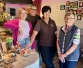 Bild: Gabi Schönberger
Drei Generationen der Bäckerfamilie Zetzl in Neuhaus (von links): Sarah, Thomas, Marion und Anita Zetzl freuen sich, dass die Bäckerei seit 70 Jahren besteht.