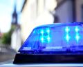 Symbolbild: Patrick Seeger/dpa
Ein Streit in Maxhütte-Haidhof ist jetzt ein Fall für die Polizei, weil ein 26-Jähriger seine Partnerin geschlagen und ihr das Handy geraubt hat.