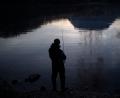 Symbolbild: Marijan Murat/dpa
Am Happurger Stausee erwischten Polizisten und Fischereiaufseher einen 31-Jährigen, der hier in der Nacht illegal seine Angel ausgeworfen hatte.