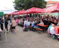 Bild: prh
Mit neuer Ausrichtung war das 41. Plößberger Bürgerfest am Samstag ein voller Erfolg. Nicht nur die Plößberger, sondern Besucher aus allen Gemeindeteilen genossen das ideale Festwetter, das schöne Ambiente und die kulinarischen Angebote.