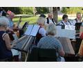 Bild: Wolfgang Steinbacher
Bei der Serenade im Maltesergarten spielten diese Mal der Zitherclub 1893 & die Blechernen Sait´n.