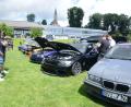 Bild: bey
Mit großem fachmännischen Blick begutachten die Besucher die ausgestellten BMWs.