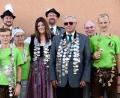 Bild: rgr
Hans Biersack (Vierter von rechts) ist der neue Schützenkönig der Schützengesellschaft "Falkenhorst"; Simon Götz wurde Jungschützenkönig (links) und Daniela Dotzler Schützenliesl.