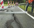 Bild: Landratsamt Schwandorf/exb
Die "Schwabkurve" bei Schwandorf ist derzeit einseitig gesperrt. Aber Durchfahrtsverbote aus Sicherheitsgründen sind bei Fortschreiten der Schäden nicht auszuschließen.
