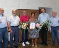 Bild: Waldsassener Kammermusikkreis/exb
Bürgermeister-Vertreter Bernhard Lux (von links) mit den Vorstandsmitgliedern Johannes Röttges und Paul Zrenner sowie Helmut Manske und Andreas Sagstetter (von rechts). In der Mitte Brigitte Kliebhan, die nach 40 Jahren als Zweite Vorsitzende zum Ehrenmitglied ernannt wurde.