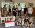 Bild: Heike Schlossarek/exb
Die Spendenübergabe (von links) Sabine Fillinger, Lena Berger, Sarah Holl, Peter Kappl, Anna Gall und Johanna Schneider.