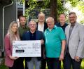 Bild: Vantage Film GmbH/exb
Eine Spende über 5150 Euro erhalten die Lions von Vantage Film. Von links: Sabine Schlosser und Wolfgang Bäumler, Lions-Hilfswerk-Vorsitzender Elmar Baumer, Harald Märtin und Elmar Grosser, Peter Märtin und Bastian Braun.