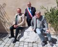 Bild: jua
Die drei Bürgermeister (von links) Frank Zeitler, Jaques Breillant und Josef Holecek nach der Enthüllung des Gedenksteins auf dem neuen Horsovsky Tyn Platz.