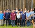 Bild: FFW Lengenfeld/exb
Konrad Weiß (Mitte) feierte vor Kurzem seinen 75. Geburtstag, Dazu gratulierten die Feuerwehr Lengenfeld, die Karpfenmusik Falkenberg, die SRK Beidl, der OWV Beidl und der VdK.