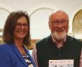 Bild: mas
Ilse Aigner gratuliert Georg Stahl zum dritten Platz.
