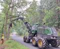 Bild: Bayerische Staatsforsten
Große Harvester bearbeiteten durch Trockenheit, Pilz- und Schädlingsbefall beeinträchtigte Bäume.