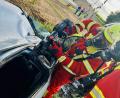 Bild: Dominik Lang/exb
Mit der Rettungsschere wird das Dach eines verunfallten Fahrzeuges geöffnet, um die Insassen zu befreien. Ein Szenario das auch unter erschwerten Bedingungen mit Atemschutz geübt wird.