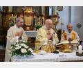 Bild: fdl
Auch an seinem 90. Geburtstag feierte Ruhestandpfarrer Konrad Kummer die Heilige Messe. Zusammen mit Pfarrer Johann Hofmann, links und dessen Vorgänger Hans-Peter Bergmann (rechts) in der Pfarrkirche St. Michael.