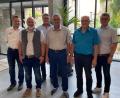 Bild: Norbert Nietfeld/exb
Feldgeschworene unterstützen mit ihrer ehrenamtlichen Tätigkeit das Amt für Digitalisierung, Breitband und Vermessung: Im Bild (von links) Robert Feldbauer, Markus Beer, Amtsleiter Christian Schmitz, Karl Hartinger, Josef Weingärtner und Bürgermeister Martin Birner.