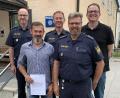 Bild: Bild Polizeiinspektion Waldsassen/exb
Thomas Eismann (Zweiter von links) hat die Polizei bei ihrer Ermittlungsarbeit unterstützt. Dafür dankten Inspektionsleiter Harald Fuchs, Stefan Helgert, stellvertretender Dienststellenleiter Wolfgang Achtert und Andy Heinrich (von links).
