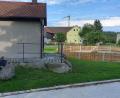 Bild: gra/exb
Der Dorfweiher in Pleisdorf ist fertig. Am Samstag steigt dort das Dorffest.