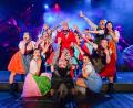Bild: © Luisenburg-Festspiele/Florian Miedl 
Mit Schwung und jeder Menge Action tanzt die Ballettgruppe der Kreismusikschule Tirschenreuth auch in diesem Jahr auf der Luisenburg-Bühne. Unterstützt werden sie von Profitänzern und -tänzerinnen.