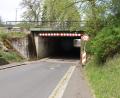 Bild: mfh
Nach der Sanierung der Brücke wird es für Fußgänger einen Gehweg an der Bahnhofsseite (aus dieser Sicht links der Unterführung) geben.
