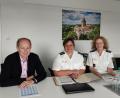 Bild: Ivonne Weidner/exb
Bürgermeister Konrad Kiener, Polizeihauptkommissarin Marion Zenger und 	
Erste Polizeihauptkommissarin Sabine Roidl (von links) besprechen die Statistik der Straftaten im vergangenen Jahr.
