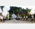 Bild: jp
Die Kurfürstlichen Böllerschützen eröffneten das Kastler Bürgerfest mit Donnerhall.
