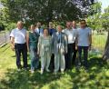 Bild: hzi
Gratulanten bei der Geburtstagsfeier sind neben der Verwandtschaft auch Vereine und Verbände. Links Bürgermeister Johannes Schmid und Tanja Renner, daneben von der Feuerwehr Michael Geigenmüller und Marcel Schmid, rechts für den VdK Andreas Wiesnet und Harry Schlöger. Für die Pfarrei gratulierte Klemens Renner. (rechts hinten)