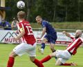 Bild: Hubert Ziegler
Der Freudenberger Spielertrainer Sebastian Bauer (Zweiter von links) schießt auf das Königsteiner Tor, Thomas Götzl (rechts) vom TSV Königstein kommt zu spät, während der TSV-Kapitän Jonas Gebhard (links) den Ball erwartet. Vizemeister Königstein startete mit einem 2:1-Sieg in die neue Saison.
