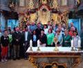 Bild: Lothar Porst/exb
Die Besuchergruppe aus Immenreuth stellte sich vor dem Hochaltar für ein Erinnerungsbild auf.