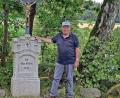 Bild: R. Kreuzer
Hans Lukas hat es sich vor Jahren in den Kopf gesetzt. Am Ortseingang von Wilchenreuth muss einmal ein Marterl stehen. Der Stein des Marterls hat eine besondere Geschichte.