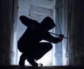 Symbolbild: Silas Stein/dpa
Unbekannte Tatverdächtige brachen in einem Mehrfamilienhaus in der Fikentscherstraße in Marktredwitz zwei Dachbodenabteile auf.