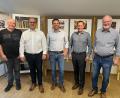 Bild: Selina Englhard/exb
Die Ausstellung eröffneten (von links) Museumsleiter Uwe Tuschke, Bürgermeister Armin Haushahn, Claus Tausendpfund, Landrat Armin Kroder und Kurt Tausendpfund.