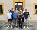 Bild: Martina Kraus/exb
Gemeinsam führen Luisa Miederer (vorne, Zweite von rechts) und Luis Maier (links daneben) die ELJ Neunkirchen. Auf dem Bild zu sehen sind zudem: (hinten, von rechts) Lisa-Marie Klier, Saskia Zupfer, Stefan Miederer und Simon Lindner sowie Timo Klier (vorne, rechts) und Robin Michalke (vorne, links).