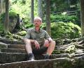 Bild: Florian Miedl
Dieser Herr der Steine ist ein knallharter Kämpfer fürs Felsenlabyrinth – deshalb freut sich Roland Ledermüller jetzt sehr über die Auszeichnung. Die wichtigste Botschaft des Kümmerers vom Naturpark Fichtelgebirge: „Habt Demut vor der Natur."