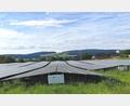 Bild: Portner
Rund um Oberviechtach gibt es bereits mehrere Freiflächen-Photovoltaik-Anlagen, wie hier in der Hanau. Nach dem Solar-Casting in der Vorwoche lehnt der Stadtrat nun weitere herkömmliche Freiflächen-Anlagen ab; zwei Agri-PV-Projektanten können dagegen einen Bauantrag stellen.
