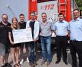 Bild: bö
Mit 500 Euro unterstützt die Jagdgenossenschaft Sinzenhof die First Responder in Schmidmühlen. Bei der Spendenübergabe waren unter anderem (von links) Maximilian Heimler und Tammy Pirzer von den First Respondern dabei.