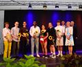 Bild: swi/exb
Bei der Abschlussfeier der beiden Integrationsvorklassen der FOS/BOS Weiden gibt es für alle Absolventen mit einer 1 vor dem Komma Sonnenblumen.