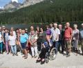 Bild: hcz/exb
Die Reisegruppe vor dem Misurina-See. Im Hintergrund die Cardini- Spitzen.