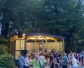 Bild: Diana Asmus/exb
"Back Beat" bringt bei der Sommerserenade die Weidener für zwei Stunden zum Tanzen.