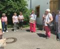 Bild: Rita König/exb
Barbara Müller führte die Frauenbund-Mitglieder durch das Kloster Speinshart.