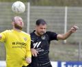 Archivbild: Hubert Ziegler
Maximilian Witzel (rechts) ist beim FC Amberg nicht nur für Kopfbälle zuständig. Er soll auch die Elfmeter schießen.