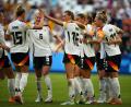 Bild: Daniel Cole/AP/dpa
Nach Hegering Kopfball: Torjubel im DFB-Team.