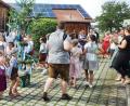 Bild: oe
Die jüngsten Kirwatänzerinnen und Tänzer tanzten sich in die Herzen der Besucher.
