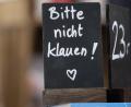 Symbolbild: Hendrik Schmidt
"Bitte nicht klauen" – Das würde ich dem Dieb gerne sagen.