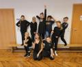 Bild: Modernen Theaters Tirschenreuth/exb
Ein zehnteiliges Training mit Doris Hofmann (vorne Mitte) weckte bei einen guten Dutzend Kindern die Freude am Theater.