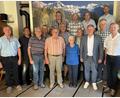 Bild: Josef Birner
Bei der Jubilarehrung (vordere Reihe von links): Georg Baumann, AKW-Kick Betriebsratsvorsitzender Christian Hartmann, Günter Zillich, Andreas Priefling, Alfons Heindl, Gerhard Schorner, Margareta Rubenbauer, Johann Bäumler, Bürgermeister Marcus Eichenmüller, Reinhold Strobl, Ortsgruppenvorsitzender Josef Altmann sowie (hintere Reihe von links) Hubert Böhnisch, Martin Kraus, Bernhard Hottner, Bezirksleiter Rainer Hoffmann.