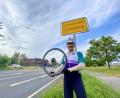 Bild: upl
Önder Ayan mit dem kaputten Hinterrad seines Rennrads. Nach 890 Kilometern passierte er beim Transcontinental Race die Stadt Amberg.