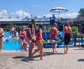 Bild: Müller Sara/exb
Beim Familienfest der Wasserwacht Mitterteich im örtlichen Freibad wurden bei Schauübungen Rettungsmaßnahmen demonstriert.
